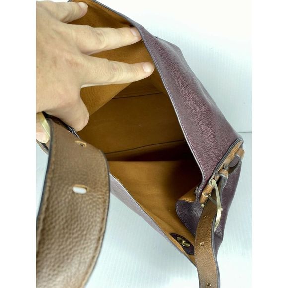 Burgundy Leather HandBag Purse With Adjustable Buckle Strap Pocket Magnet Clasp0 - Picture 3 of 7